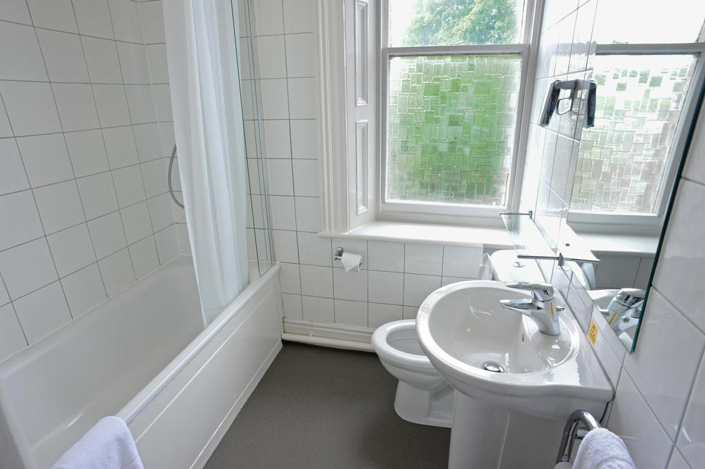 Brentwood Inn By Greene King Inns Rotherham Room photo