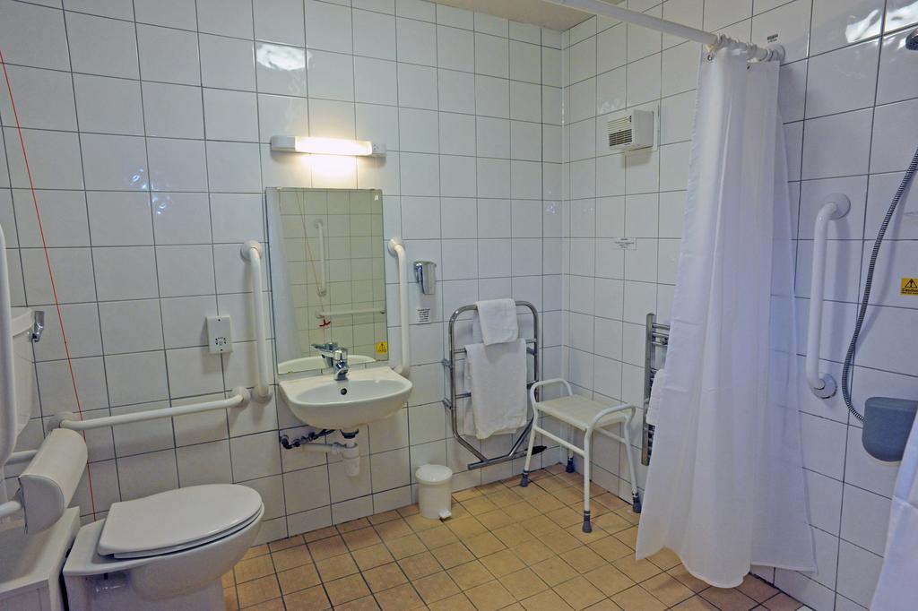 Brentwood Inn By Greene King Inns Rotherham Room photo